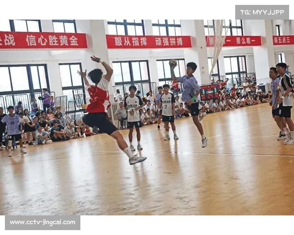 中国中学生手球锦标赛首日九场激战拉开帷幕 各队争夺激烈 中国中学生手球锦标赛首日九场激战拉开帷幕 各队争夺激烈