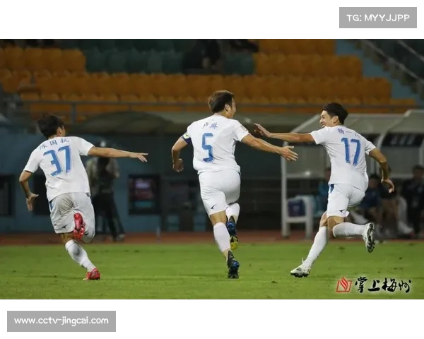 布雷斯特前锋阿若克射门造险，敦比亚补射破门立下奇功