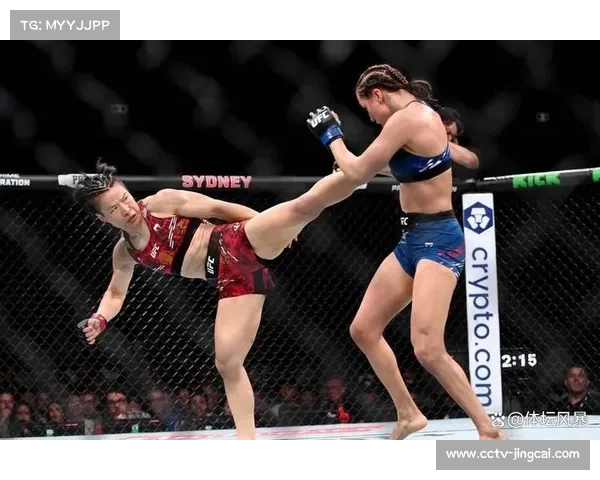 “刺客”安妮・马琳成功卫冕女子草量级冠军,赛后致敬张伟丽 “刺客”安妮・马琳成功卫冕女子草量级冠军,赛后致敬张伟丽